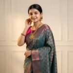 Premium Teal & Magenta Banarasi Silk Saree with Gold Zari Weaving - Image 3